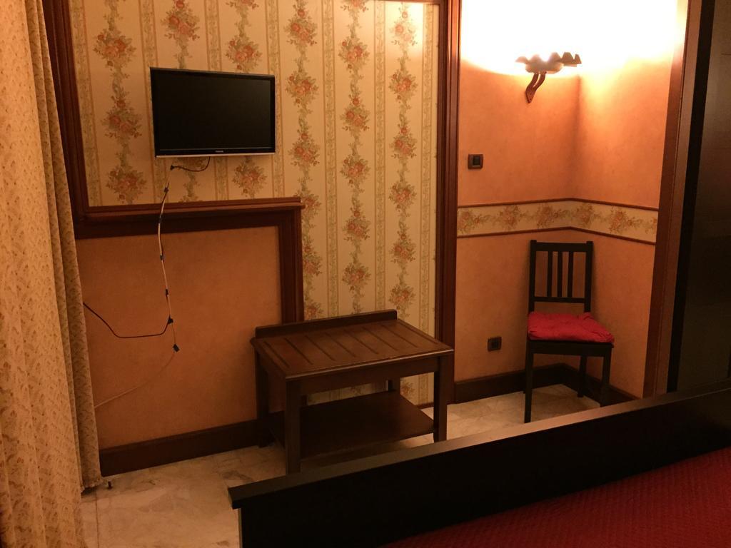 B&B Il Bagolaro Dell'Etna Sant'Agata Li Battiati Rom bilde